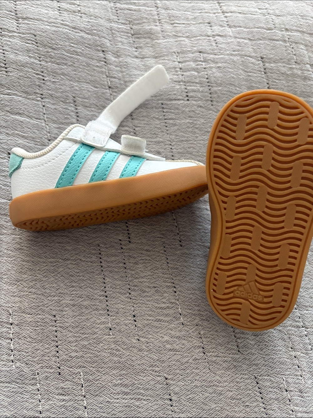 Adidas Toddler VI Court 3.0 Shoes Size 5 NWOT - Picture 3 of 4